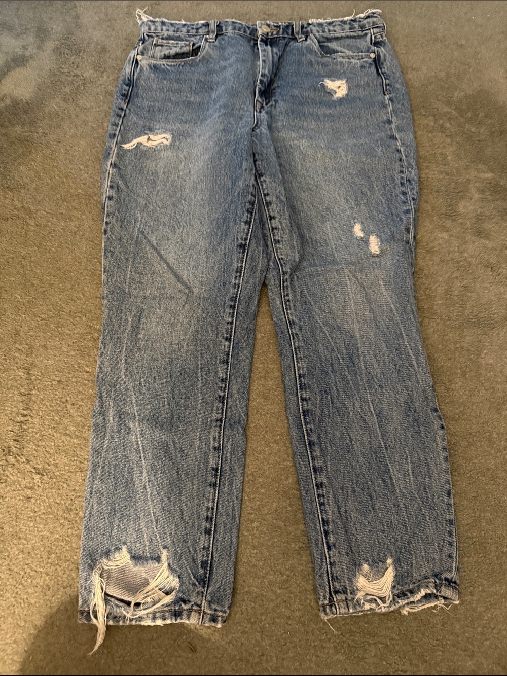 Blank NYC Women’s Light Blue Straight-Leg Distressed Jeans